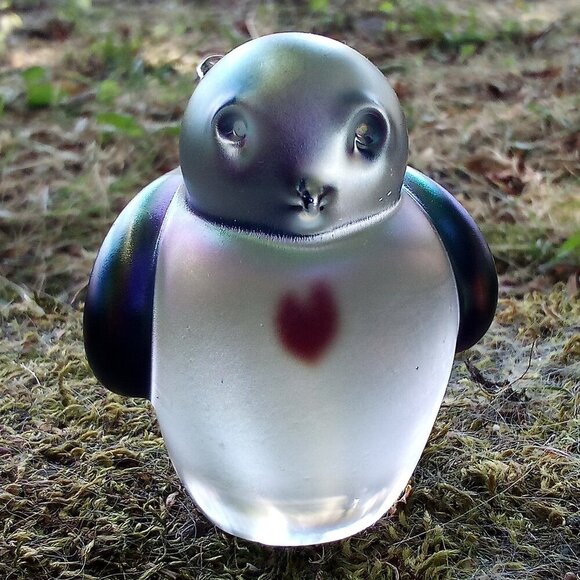 Zellique Studio Frosted Art Glass Paperweight Iridescent Pink Bird Heart Signed - Picture 1 of 8